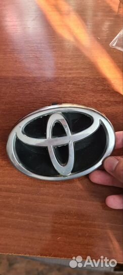 Эмблема toyota