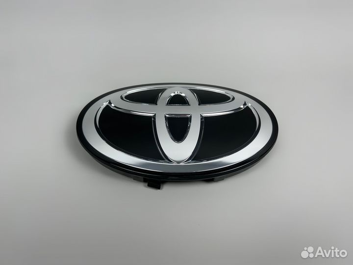 Эмблема в решетку Toyota Land Cruiser 200 с16г