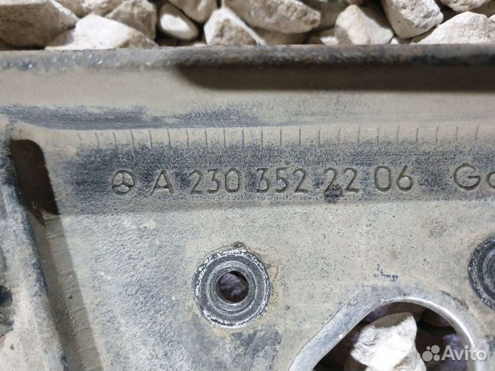 Кронштейн редуктора Mercedes-Benz CLS 219