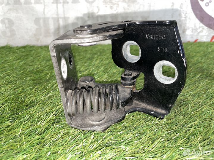 Петли задней правой двери Cadillac Escalade GMT900