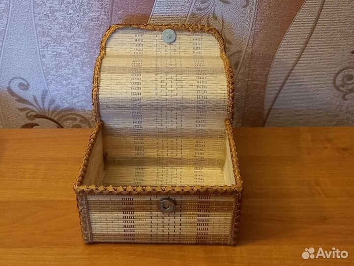 Шкатулка плетеная