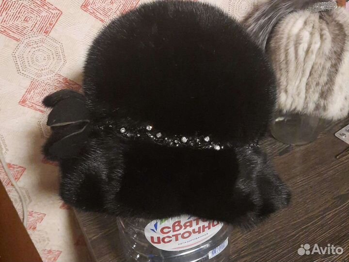 Шапки женская в отличном состоянии каждая по 1000