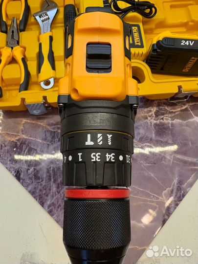 Шуруповерт dewalt + большой набор инструментов