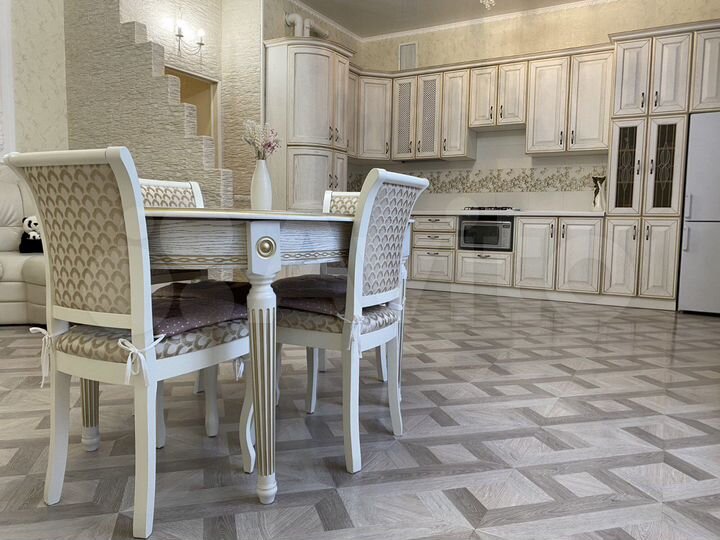 2-к. квартира, 72,3 м², 1/7 эт.