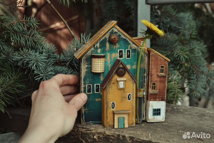 Деревянный домик с колбой интерьерный