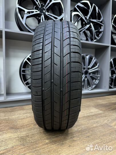 Kumho Ecsta HS52 215/45 R17 91W