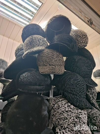 Каракулевая шапка