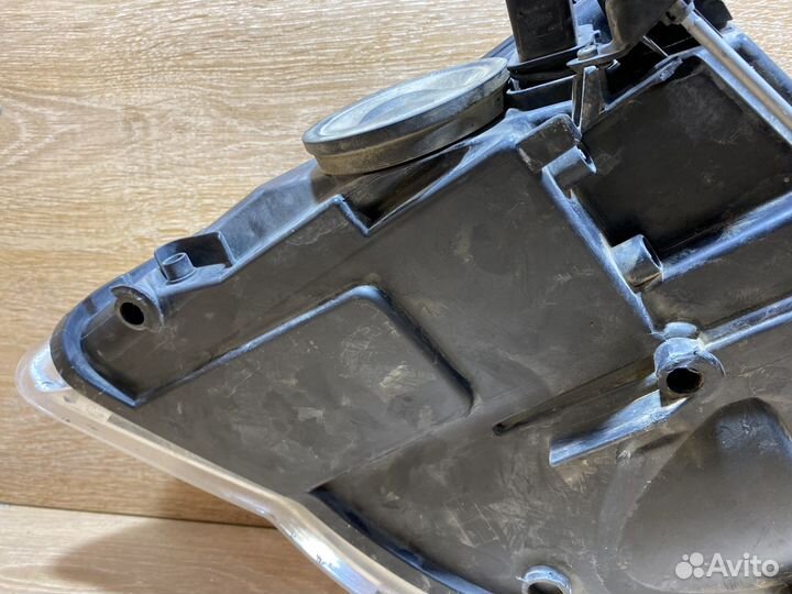 Фара передняя правая Volkswagen Touareg рестайлинг