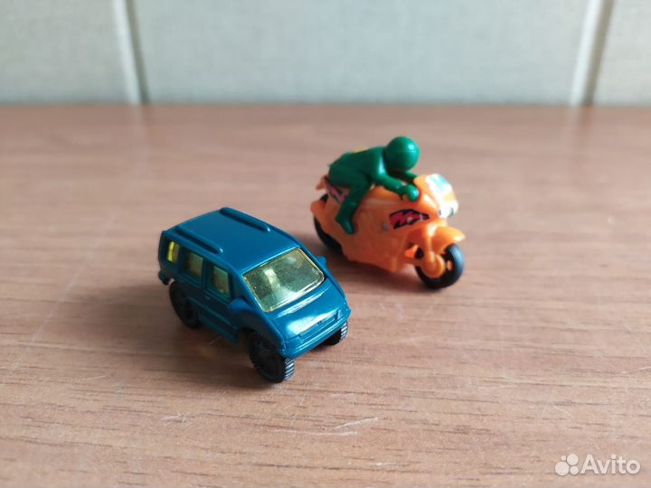 Фигурки из разных серий киндер-сюрпризов 2