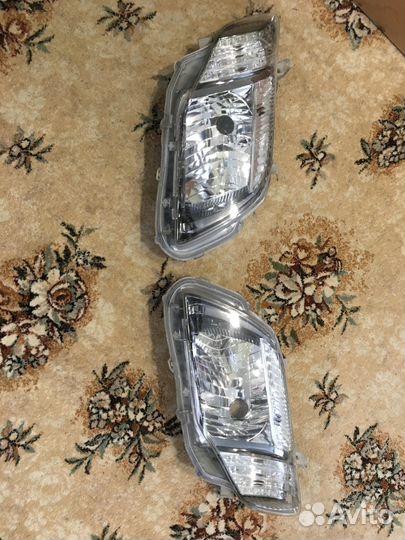 Фары на Toyota Corolla Axio