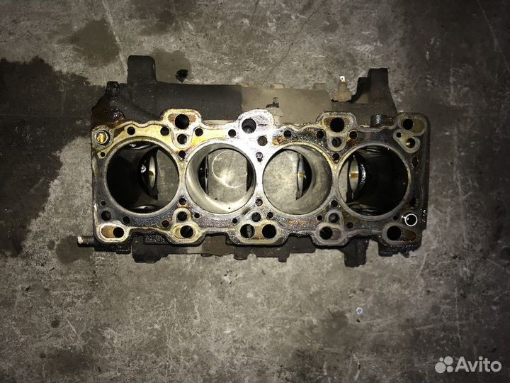 Блок цилиндров двигателя (Mitsubishi Airtrek)