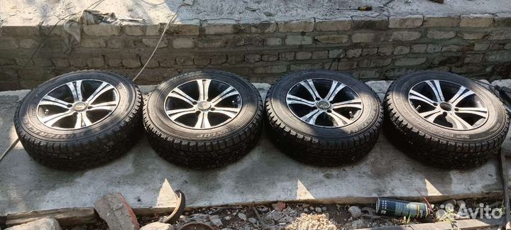 Dunlop SP Winter Ice 01 17.5/70 R13