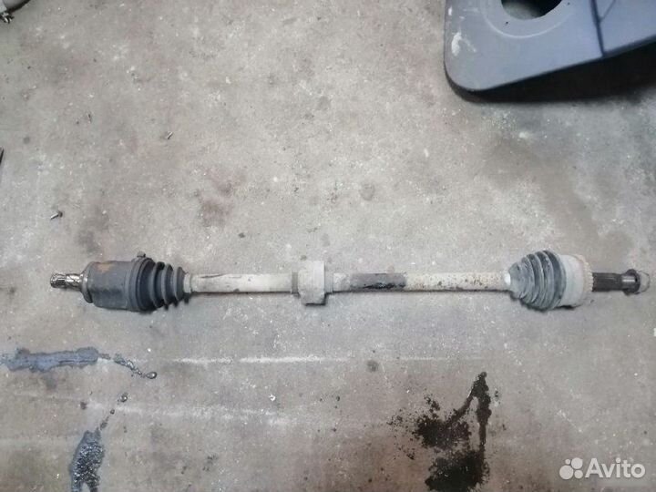 Полуось передний правый Nissan Primera P12