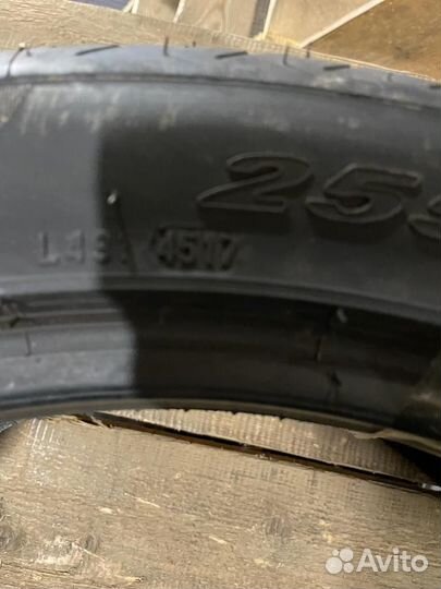 Pirelli P Zero 255/40 R19 96Y