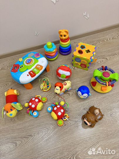 Развивающие игрушки для малышей, Бизиборт домик