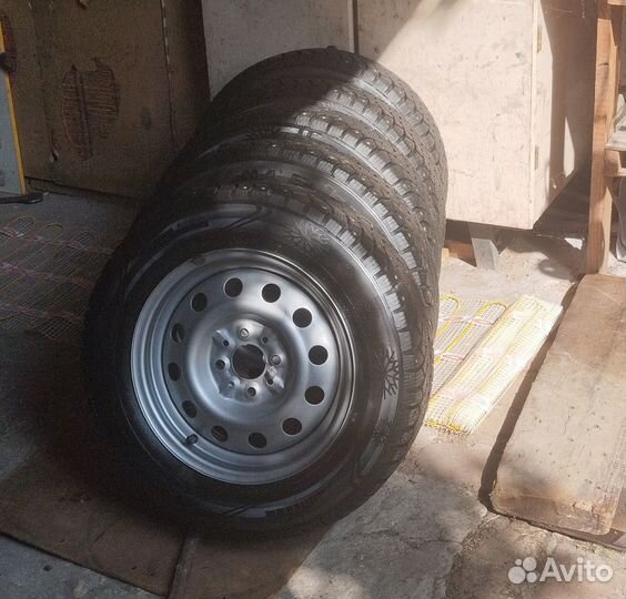 Комплект зимних шипованных колёс 185/65 R14