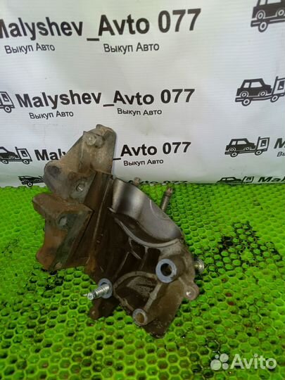 Кронштейн подушки двигателя правый Ford focus 3