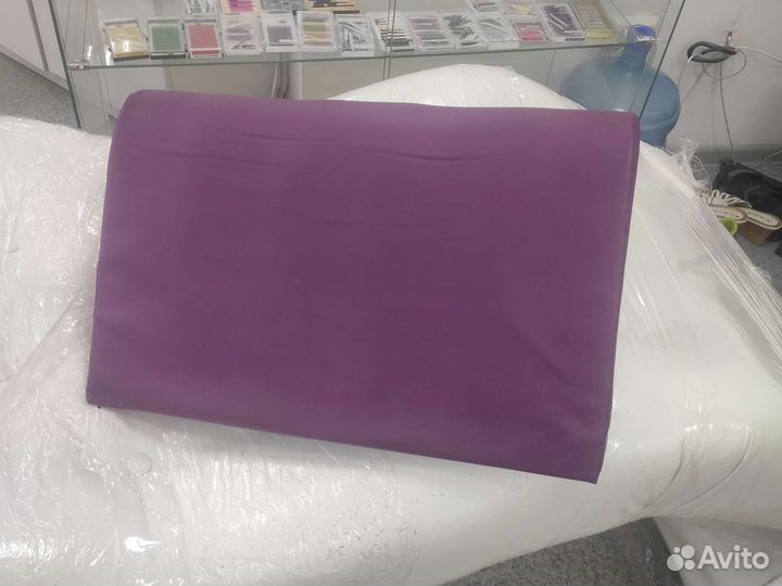 Подушка под коленки для ресниц