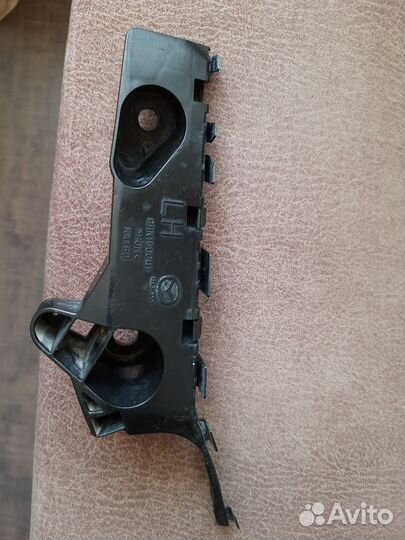 Крепление бампера переднее левое Мазда 3 BM BN