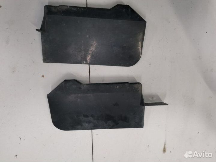 Дефлектор радиатора правый Kia Rio 1 седан A5D 1.5