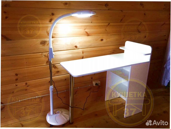 Маникюрный стол