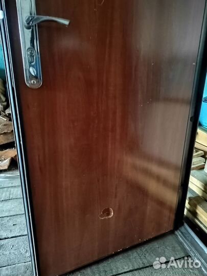Металлическая дверь бу