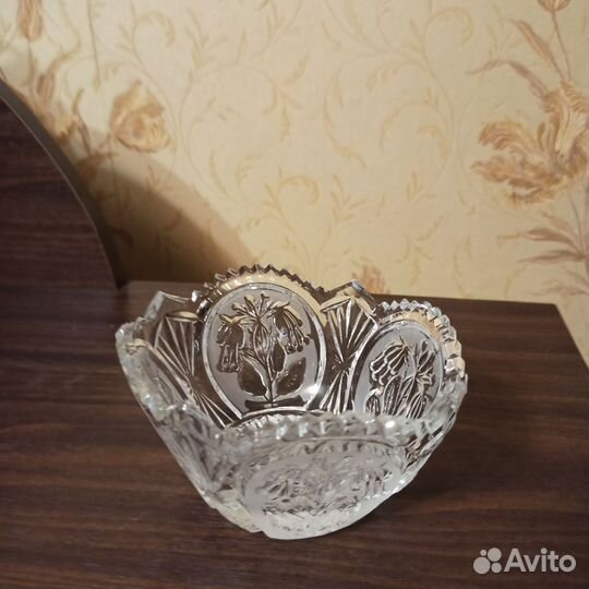 Хрустальная конфетница