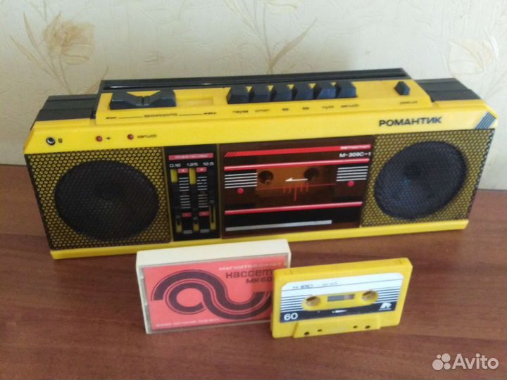 Кассетный магнитофон Романтик желтый