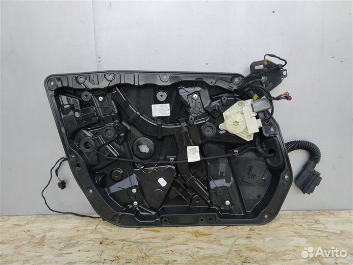 Стеклоподъемник передний левый Mercedes C-Class