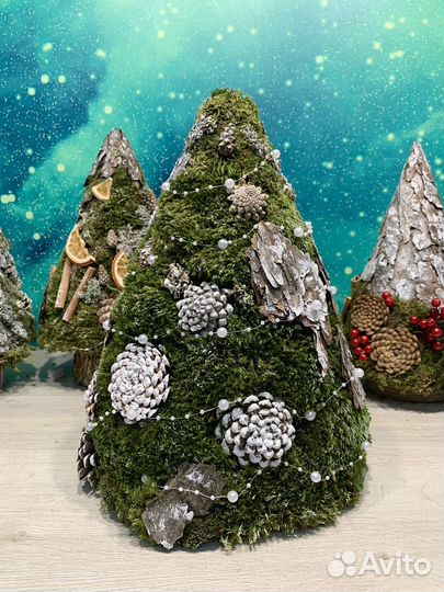 Новогодняя елочка из мха ручной работы