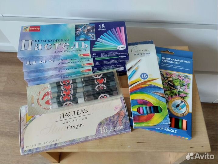 Пастель, соус, акварельные карандаши
