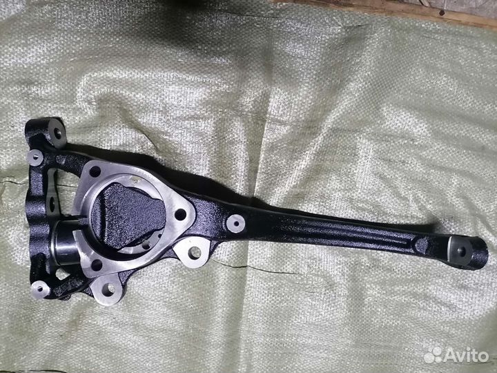 Кулак поворотный левый Dodge Charger LD RWD