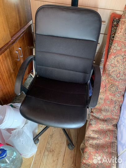 Офисное кресло