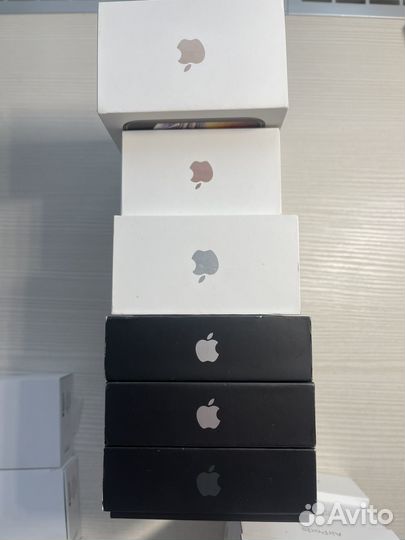 Коробки от айфонов