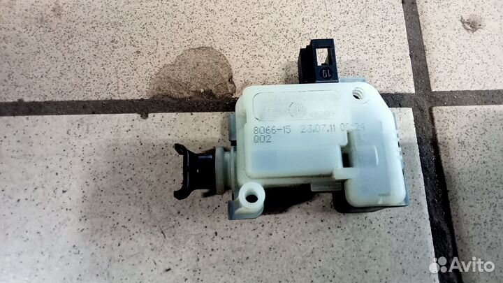 Активатор замка багажника Шкода Октавия