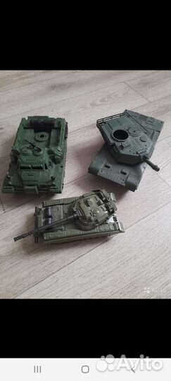 Игрушечный танк