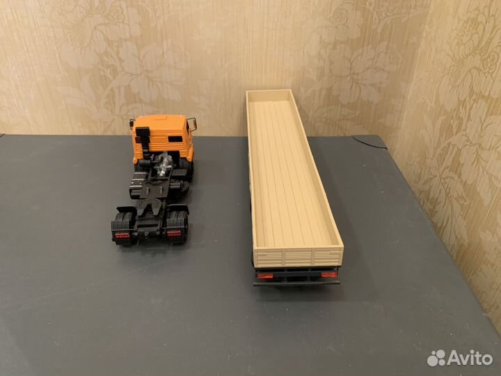 1:43 Модель камаз-5460 + п/п маз-93802