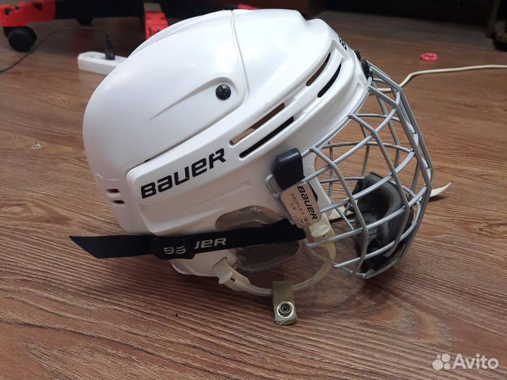 Хоккейный шлем