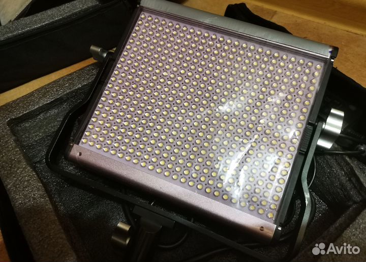 Две LED-панели и софтбокс