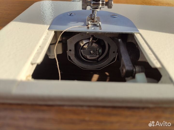 Швейная машина Чайка 142М