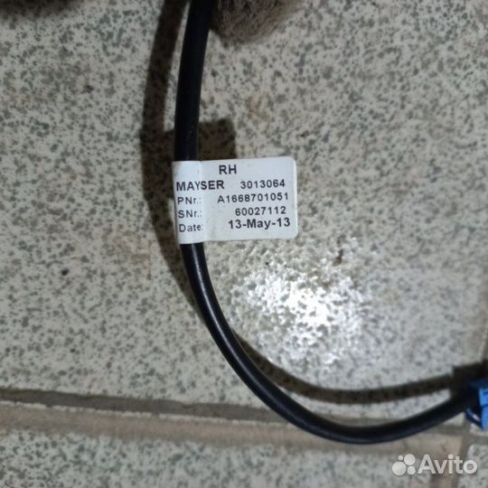 Датчик закрытия багажника правый Mercedes-Benz Ml