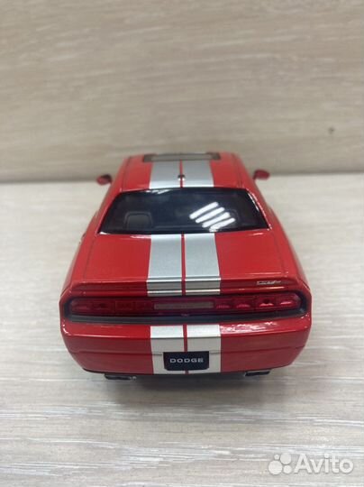 Модель автомобиля Dodge Chalenger 2012 1:24