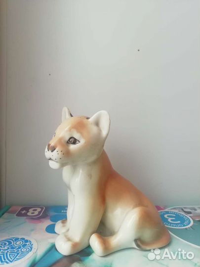 Фарфоровая статуэтка 