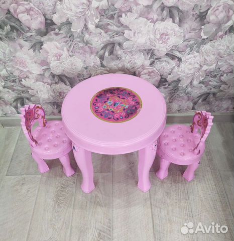 Детский стол и стулья