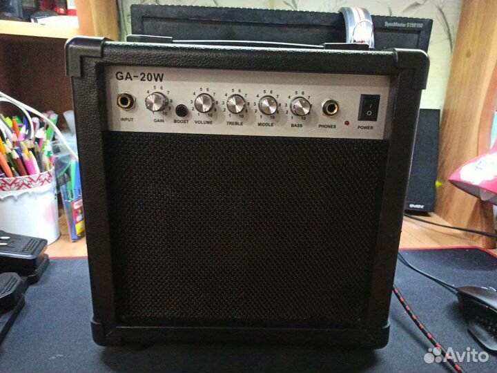 Гитарный комбоусилитель