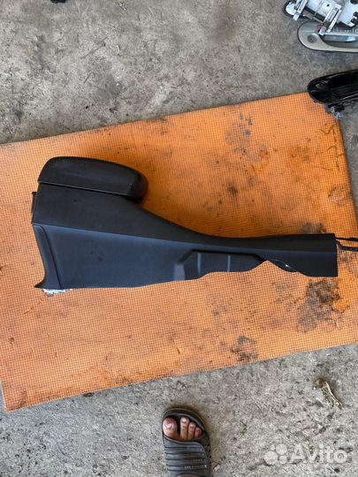 Подлокотник Nissan Almera Classic