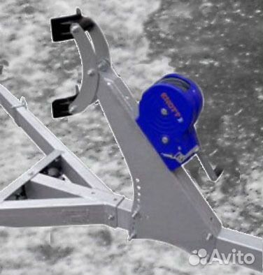 Двухосный лодочный с надувным опорным колесом