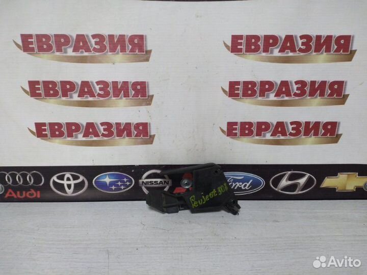 Ручка открывания капота Peugeot 308 2009