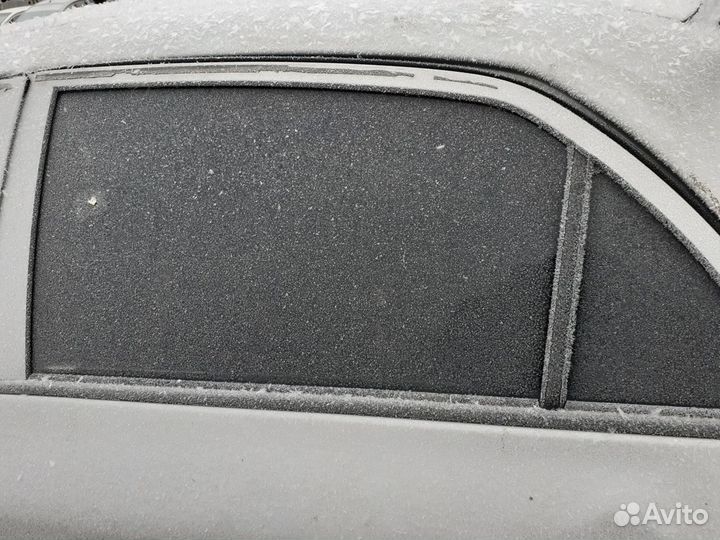Стекло дверей Toyota Corolla