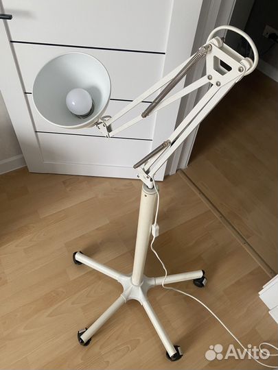 Лампа лупа напольная